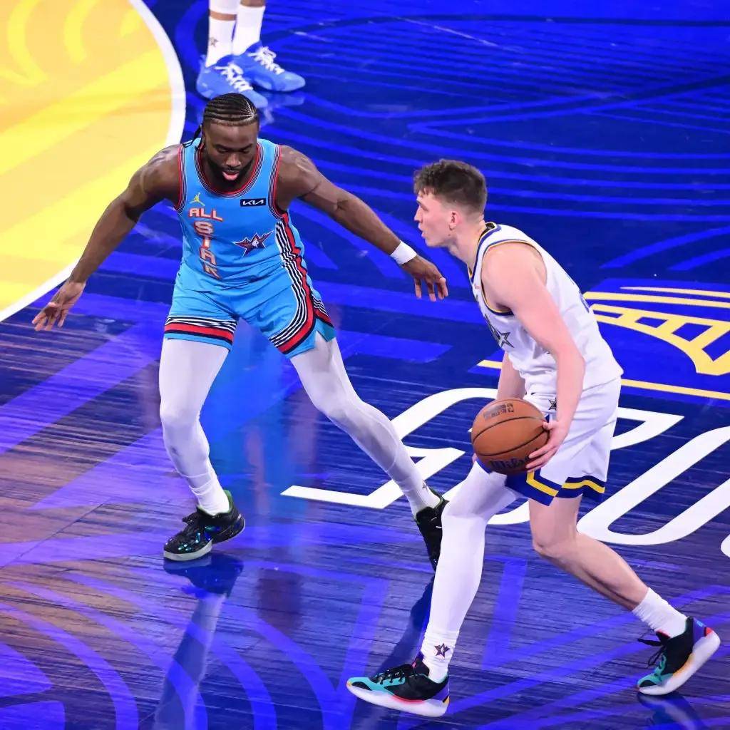 九游平台-关于塔图姆重返赛场，出色防守首场状态出色，公牛观众沸腾！赛场气氛高涨的信息-九游平台